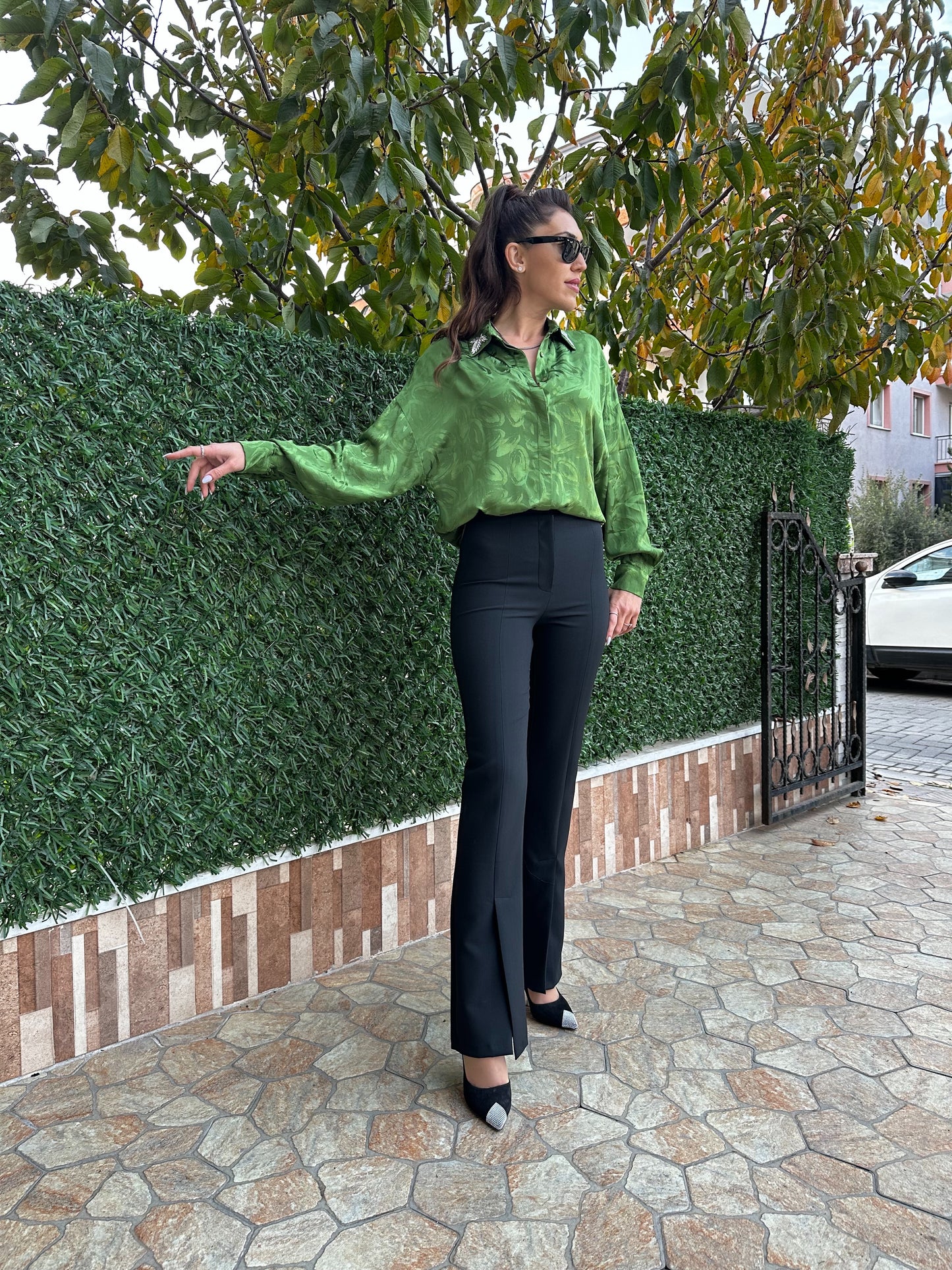 Yakası Taş İşlemeli Yarasa Kol Bluz - Lagün Moda
