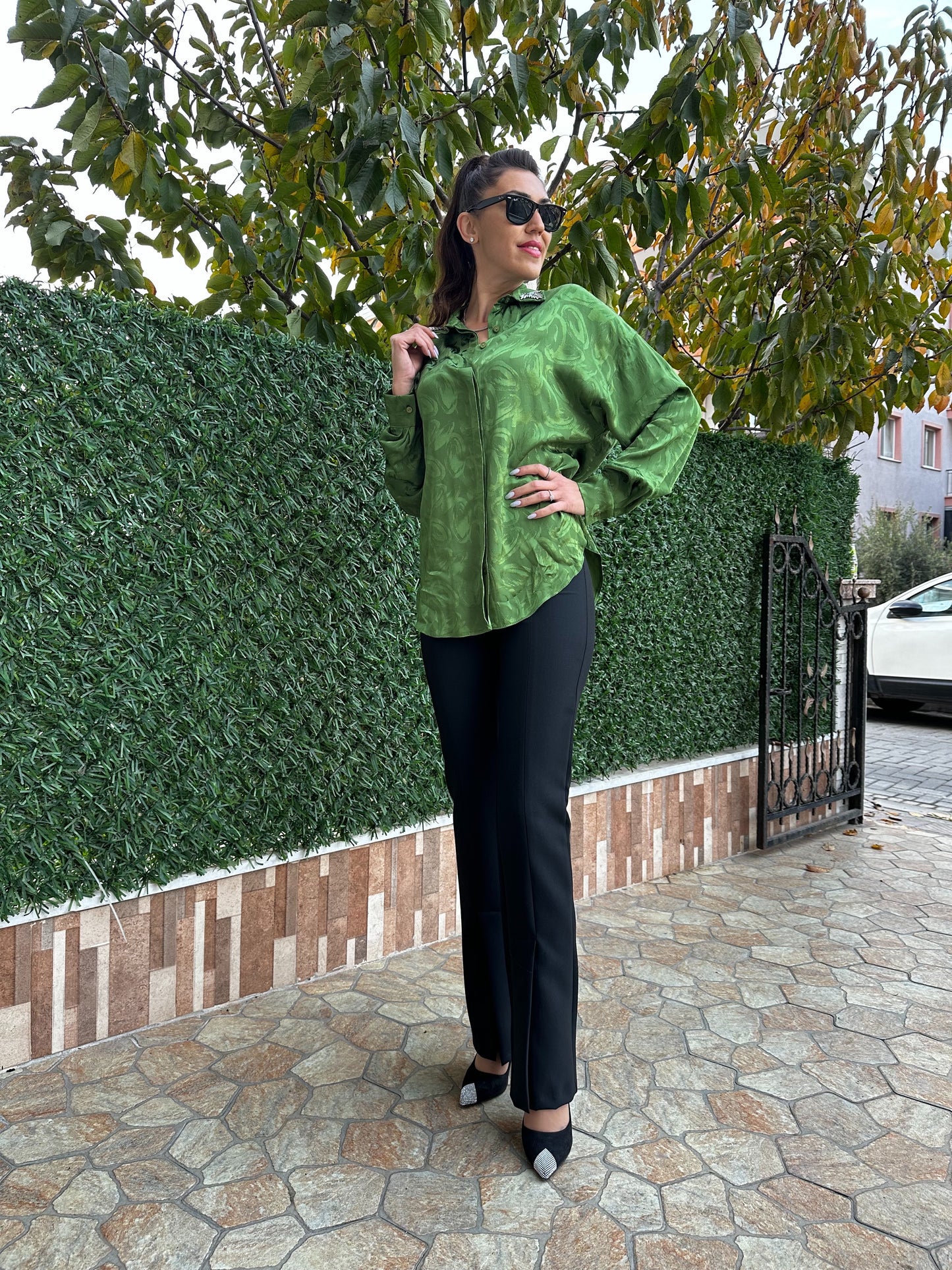 Yakası Taş İşlemeli Yarasa Kol Bluz - Lagün Moda