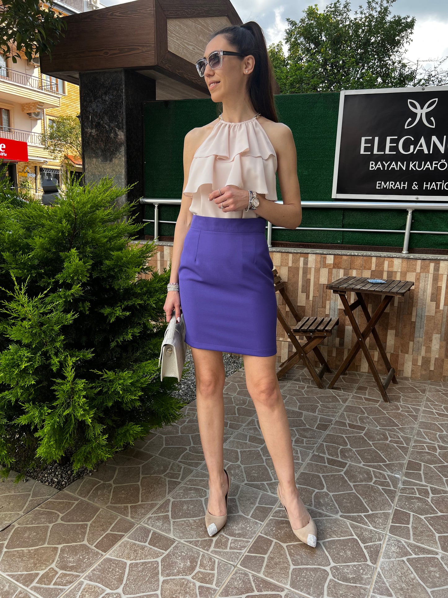 Zincir Askılı Önü Fırfır Detaylı Kolsuz Bluz - Lagün Moda