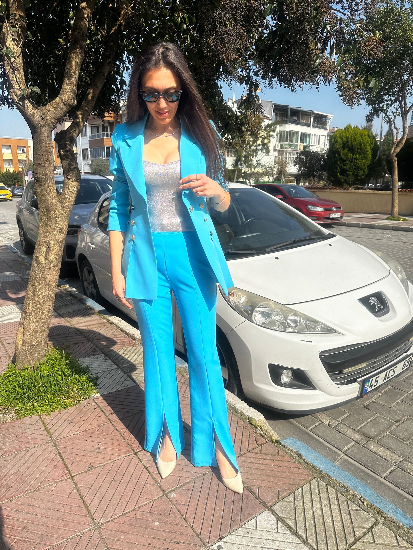 Paça Yırtmaç Detaylı Mavi Pantolon