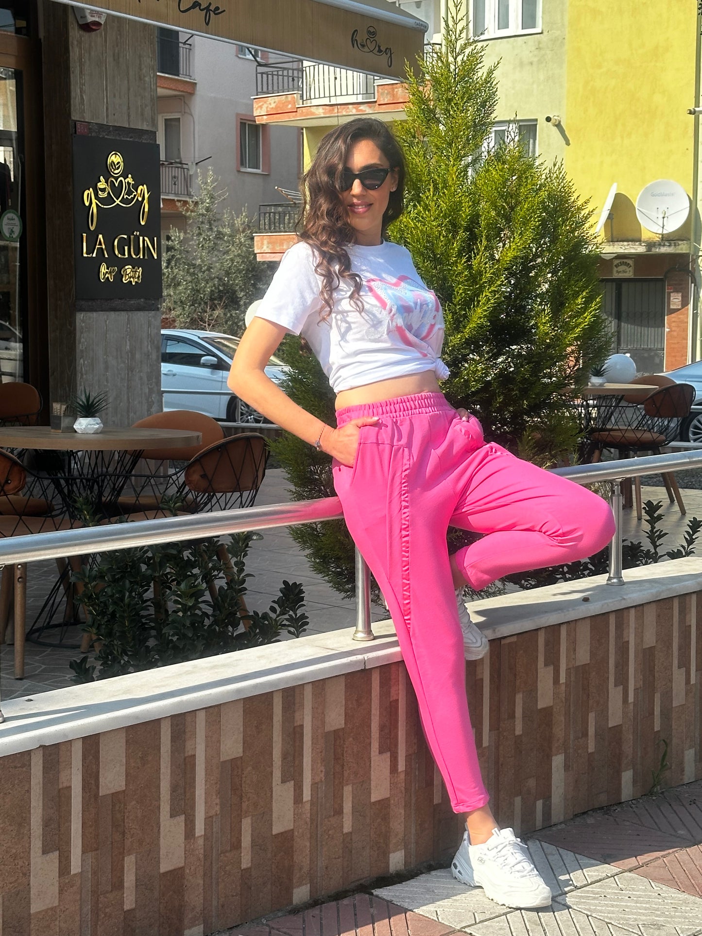 Beyaz Kabartma Desenli Basic Tshirt - Lagün Moda