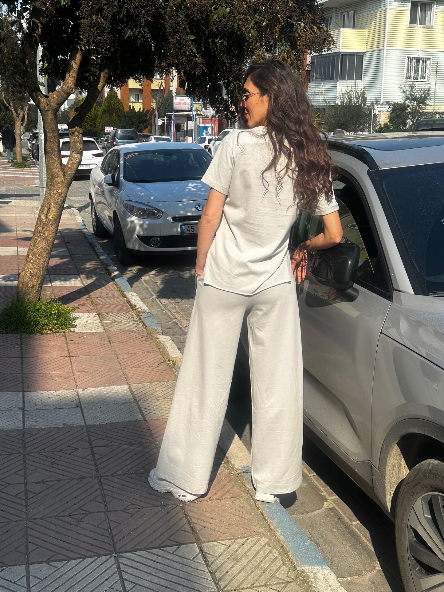 Gri Baskı ve Taş Detaylı Basic Tshirt - Lagün Moda