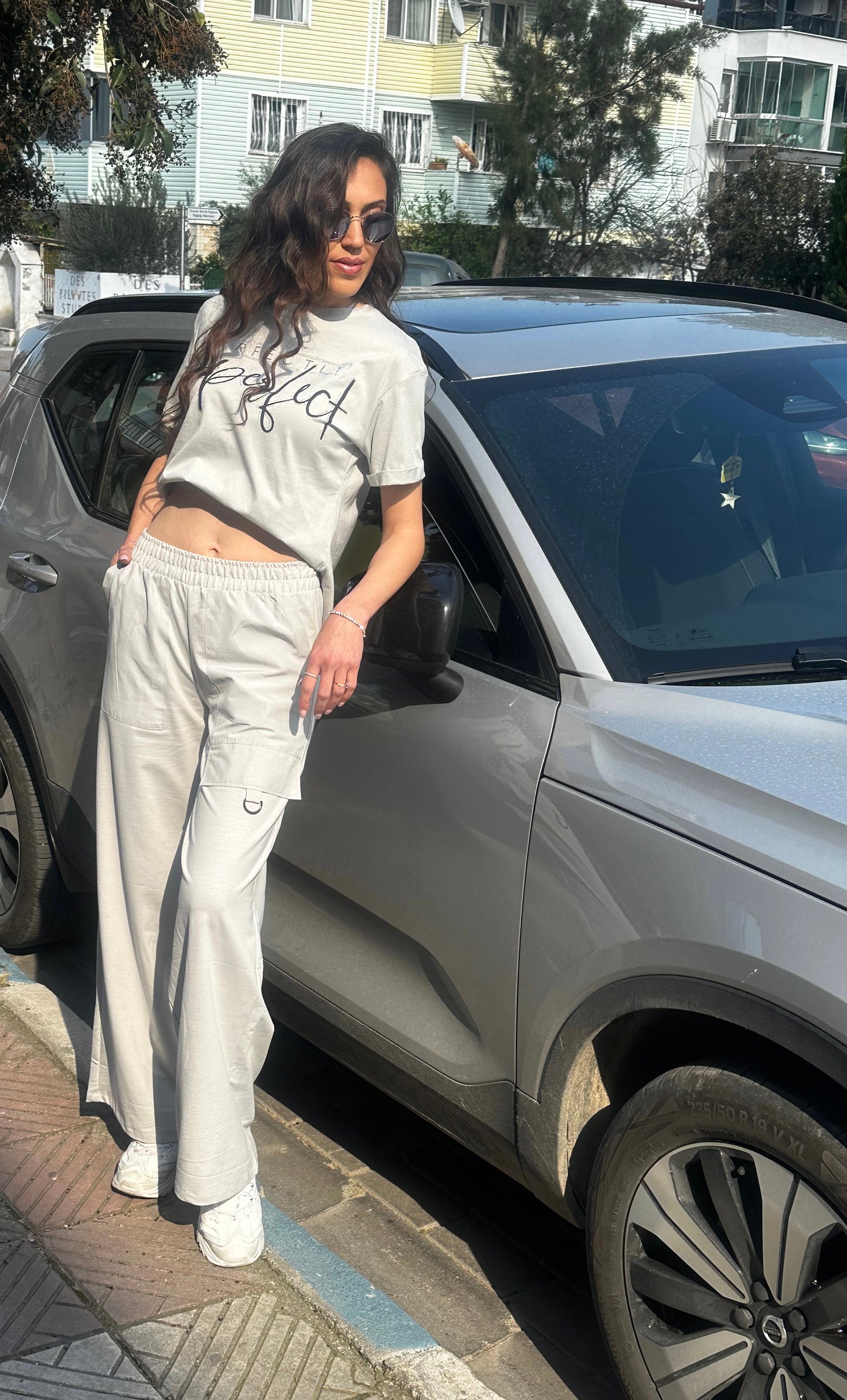 Gri Baskı ve Taş Detaylı Basic Tshirt - Lagün Moda
