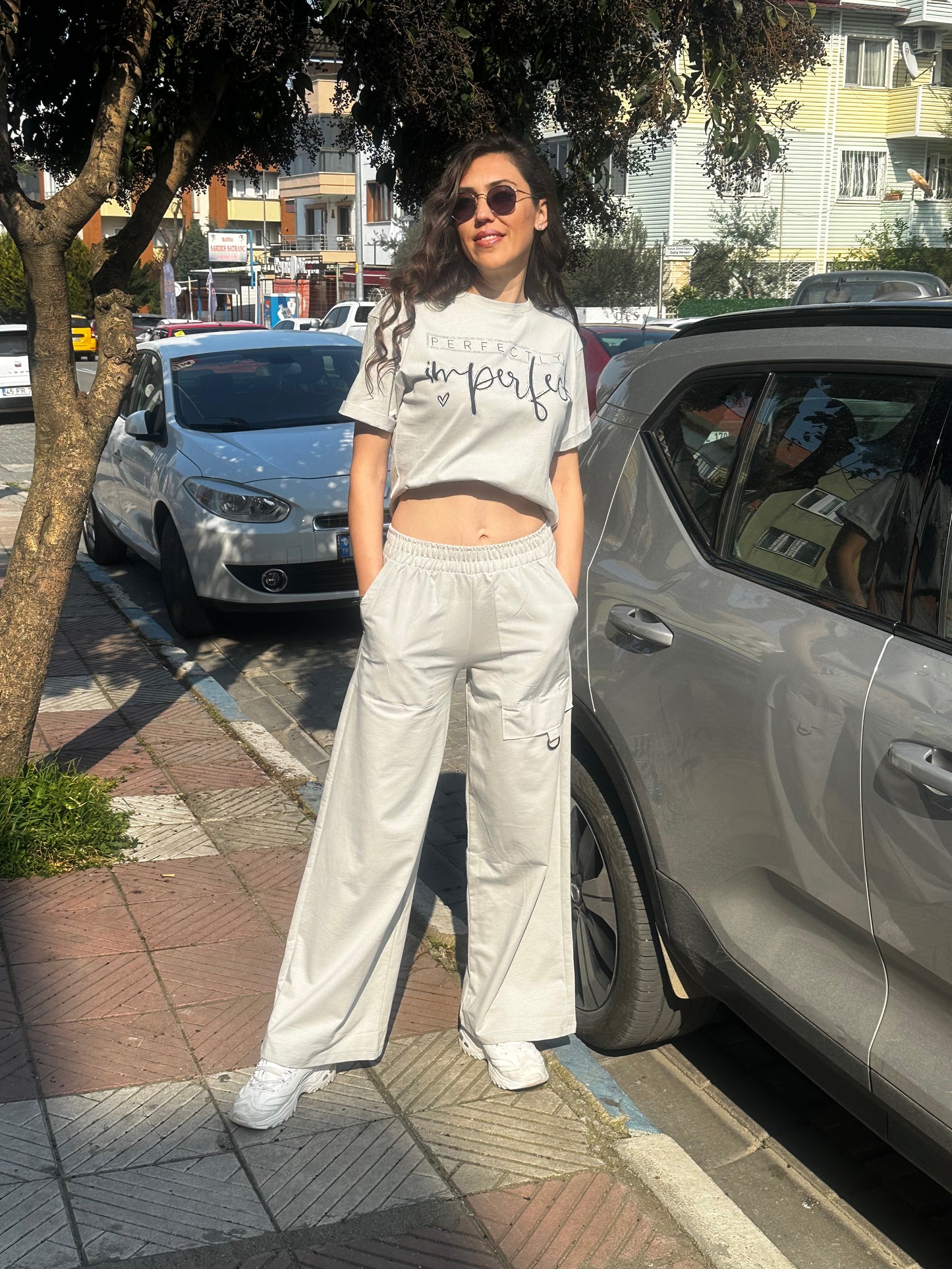 Gri Baskı ve Taş Detaylı Basic Tshirt - Lagün Moda