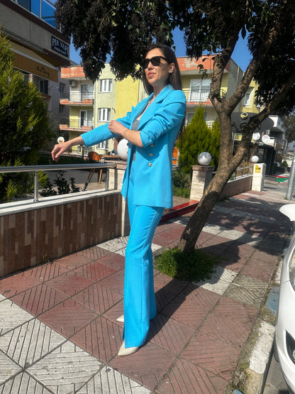 Paça Yırtmaç Detaylı Mavi Pantolon
